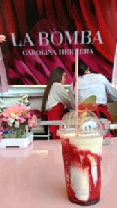 Activación de branding sensorial de Coctelart para el lanzamiento de Carolina Herrera en Parque Cerro Verde.